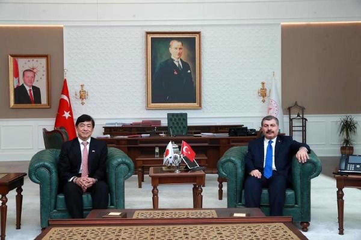 Bakan Koca, Japonya Büyükelçi ile koronavirüsü konuştu