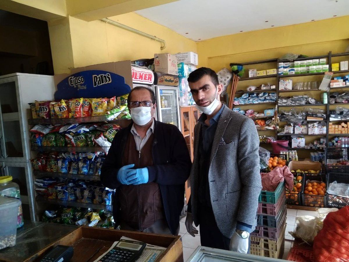 Bakkallara eldiven ve maske dağıtıldı