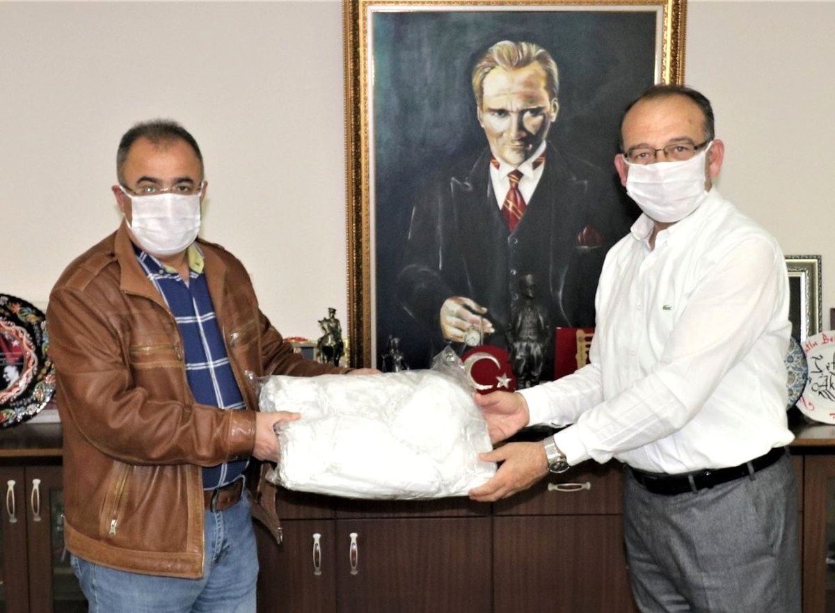 Başkan Çetin Akın\'dan meslek odalarına maske yardımı