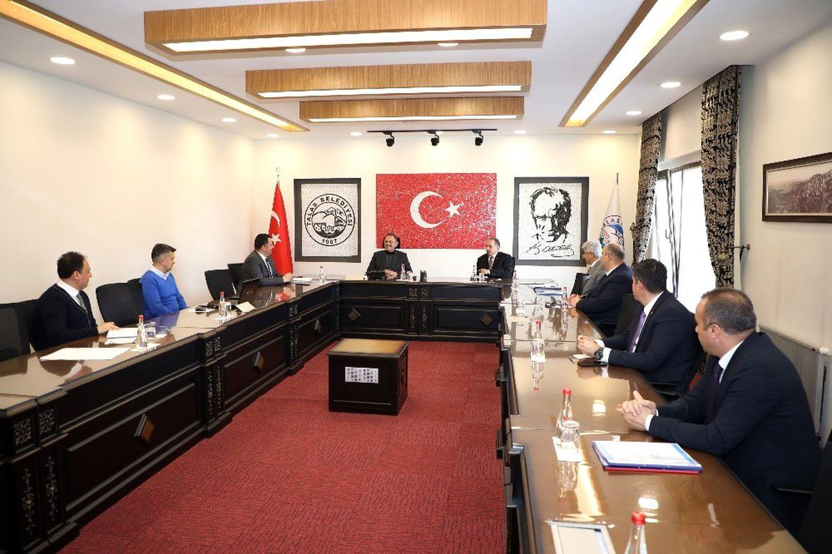 Başkan Yalçın\'dan Genel Başkan Yardımcısı Özhaseki\'ye proje sunumu