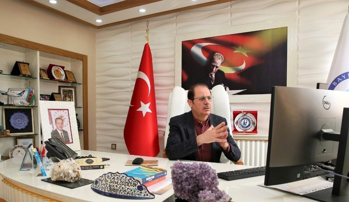 Bayburt Üniversitesinde ilk uzaktan eğitim dersini Rektör Coşkun verdi