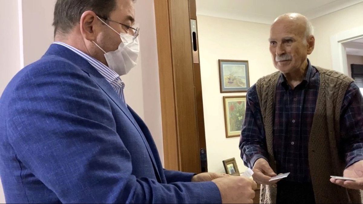 Belediye Başkanı Ali Kılıç kapı kapı dolaşıp yaşlıların ihtiyaçlarını sordu