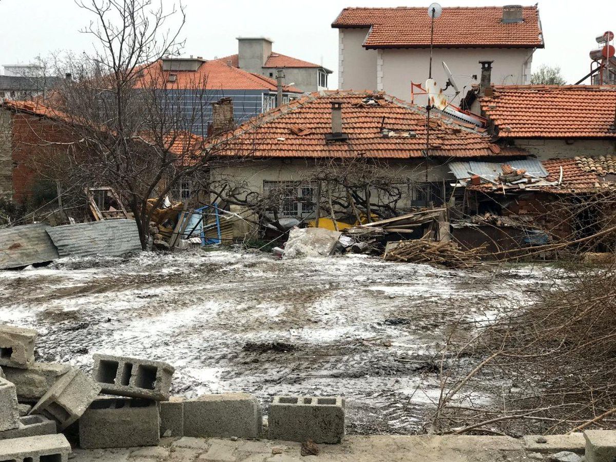 Buldan\'da bir evden 15 kamyon çöp çıktı