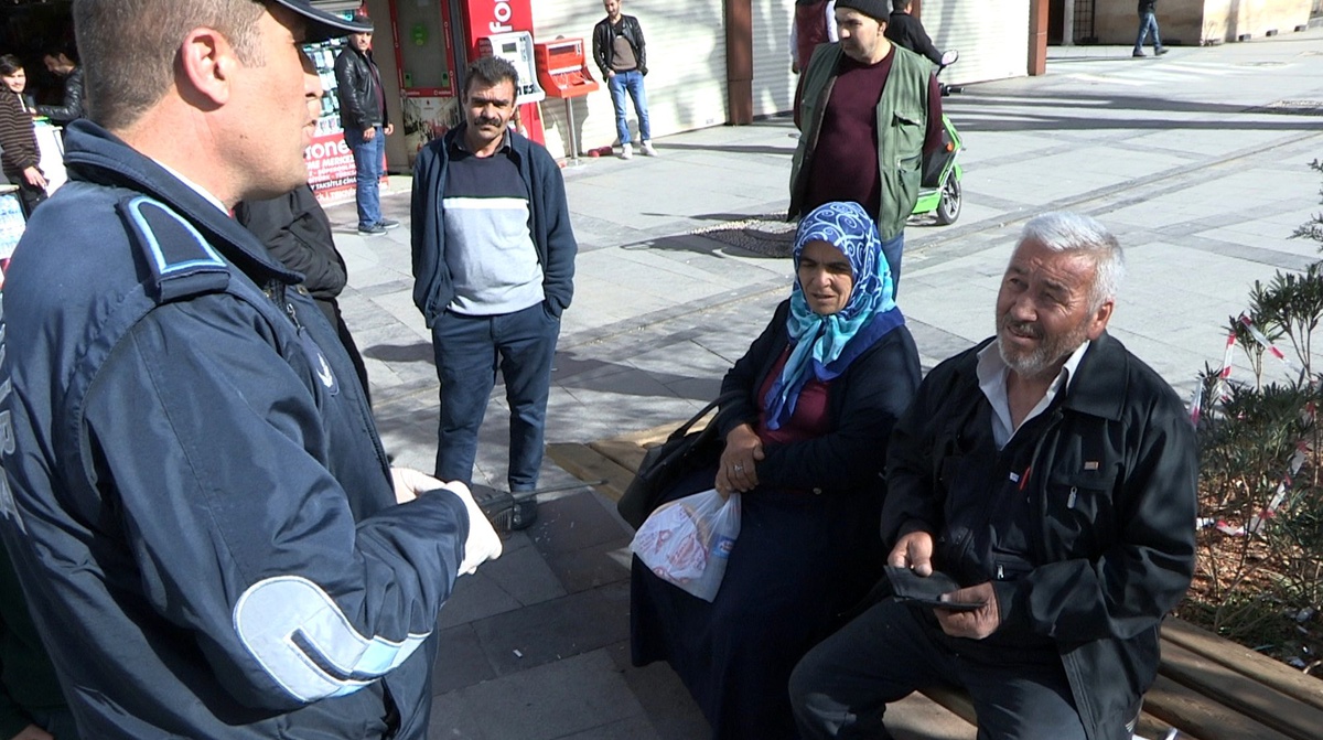 Büyükşehir Koca çınarları yalnız bırakmıyor