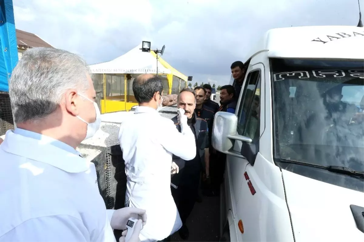 Büyükşehir şehrin giriş ve çıkışlarına sağlık standı kurdu