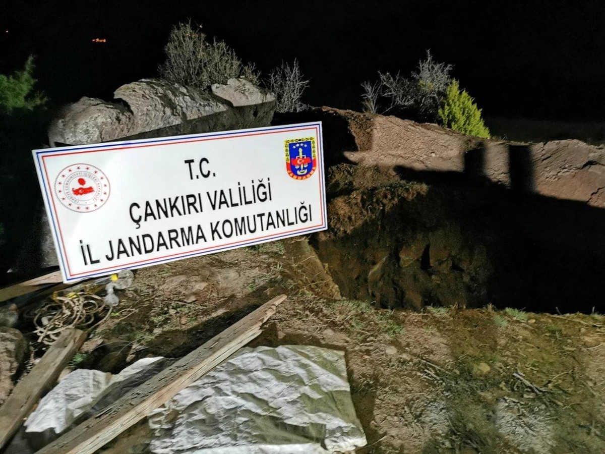 Çankırı\'da kaçak kazı yapan 2 kişi suçüstü yakalandı