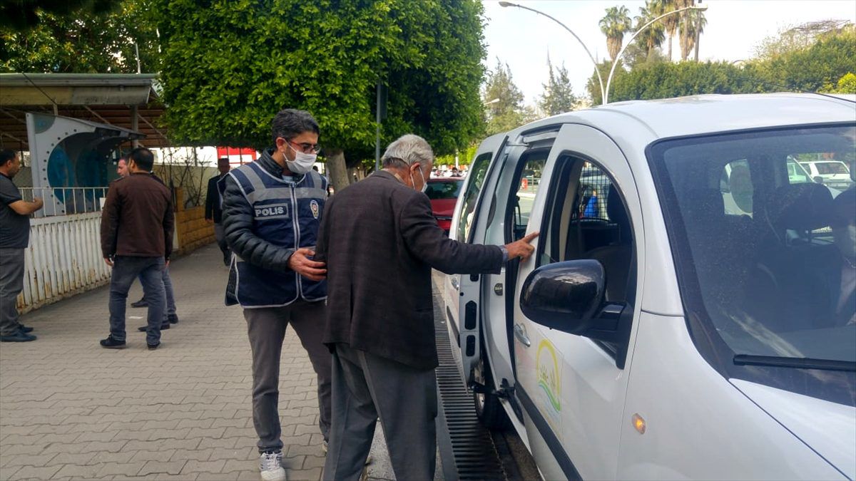 Dörtyol\'da, "Vefa Sosyal Destek Grubu" ihtiyaç sahiplerine ulaşıyor
