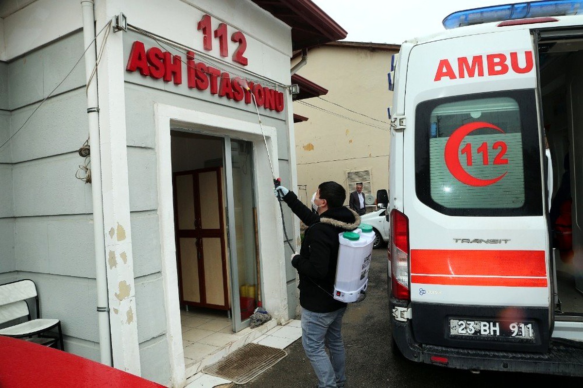 Elazığ\'da korona virüsüne karşı dezenfekte çalışmaları sürüyor