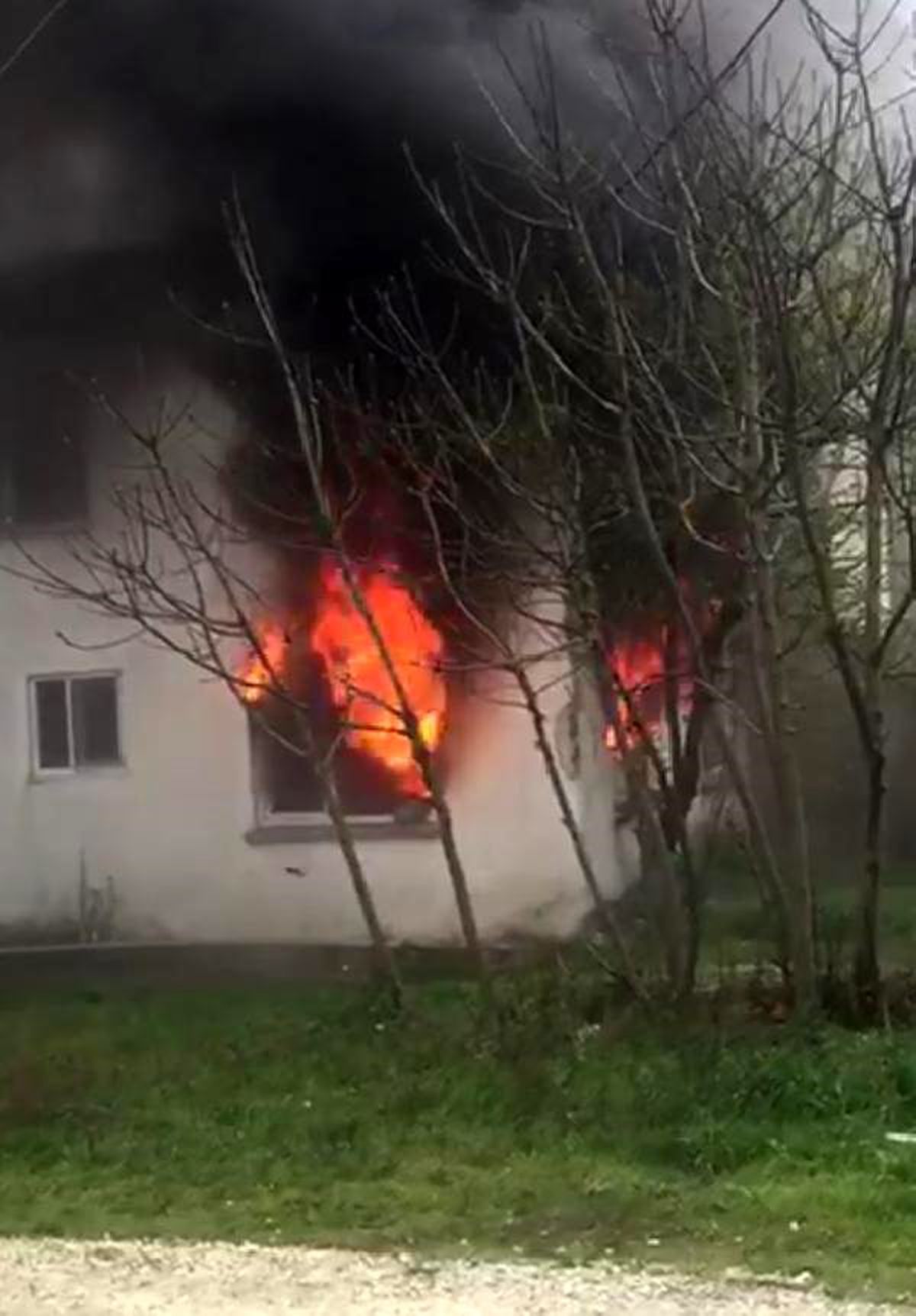 Evin mutfağı alev alev yandı