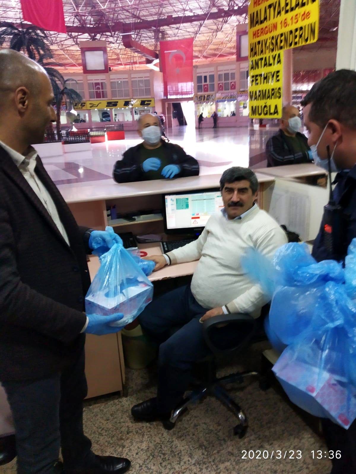 GAŞTİ\'de Koronavirüs için maske dağıtıldı