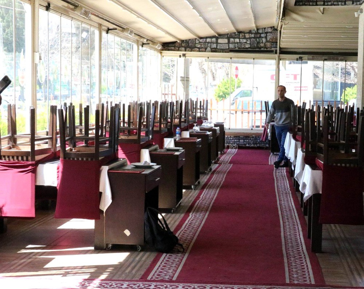 Gastronomi kentinde restoranlar bomboş, paket serviste yoğunluk