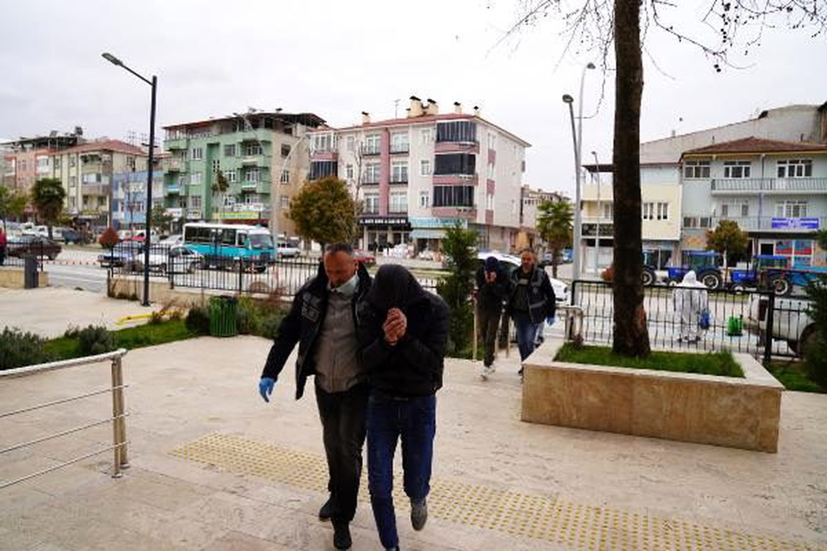 Girdikleri atölyeden 100 bin liralık senet ve 10 bin lira çaldılar