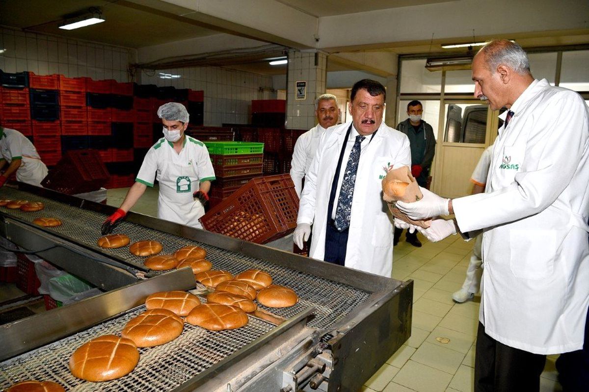 Gürkan\'dan ekmek fabrikasına ziyaret