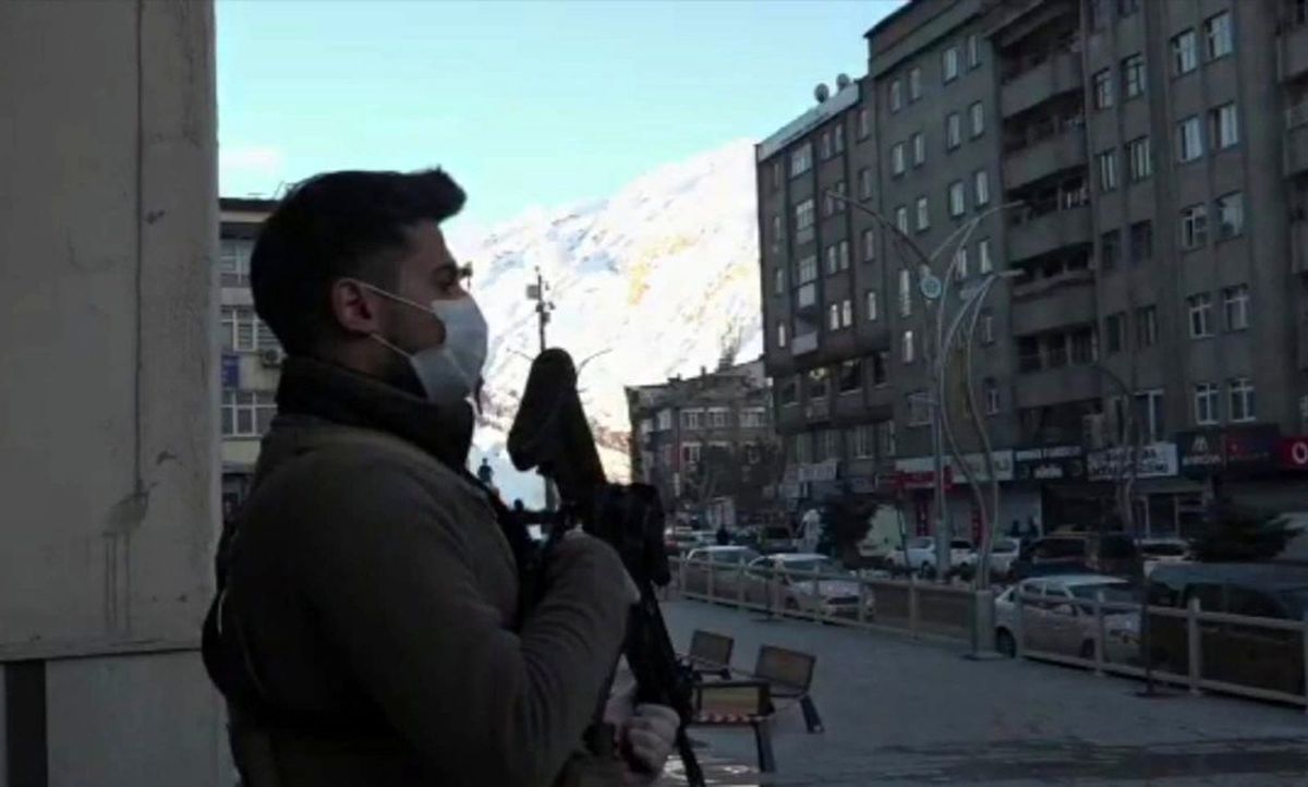 Hakkari polisinden \'evde kalın\' çağrısı