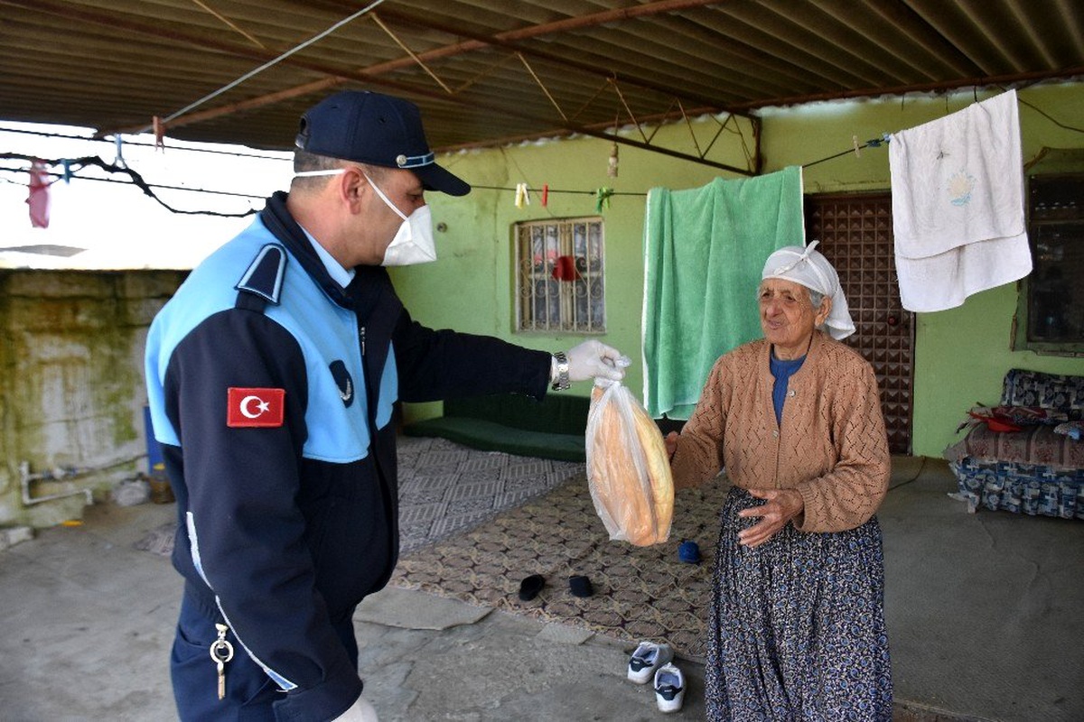 İncirliova\'da yaşlı ve hastaların ihtiyaçları gideriliyor