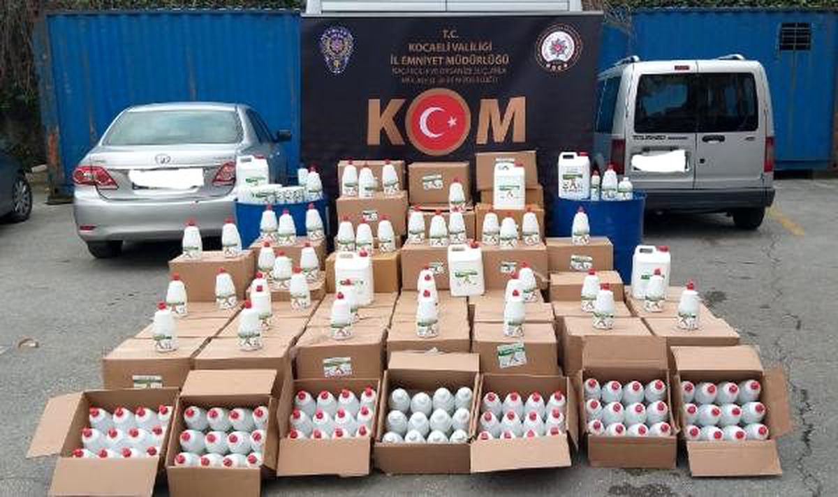 Kaçak dezenfektan üreten imalathaneye baskın