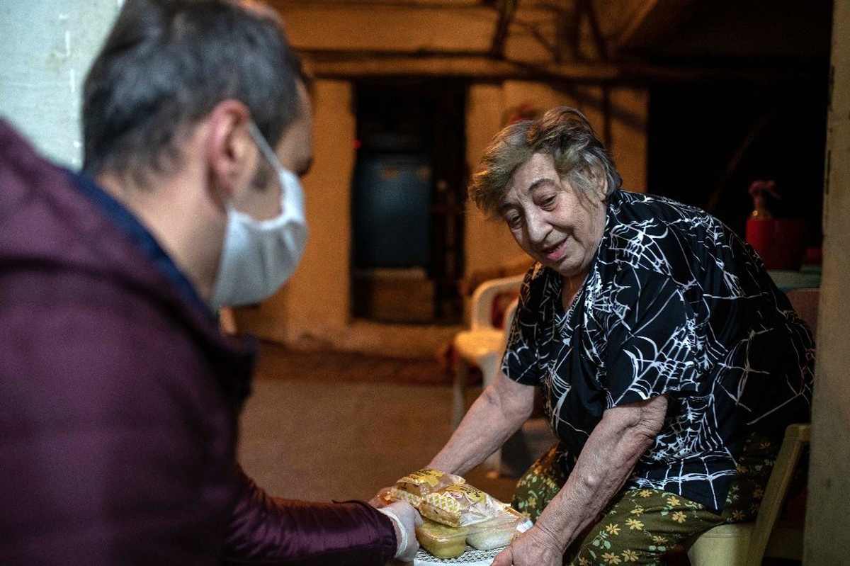 Kadıköy Belediyesi\'nden yaşlılara sıcak yemek