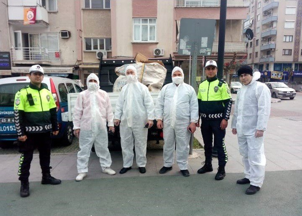 Kağıt toplayıcılarına korona virüs bilgilendirmesi