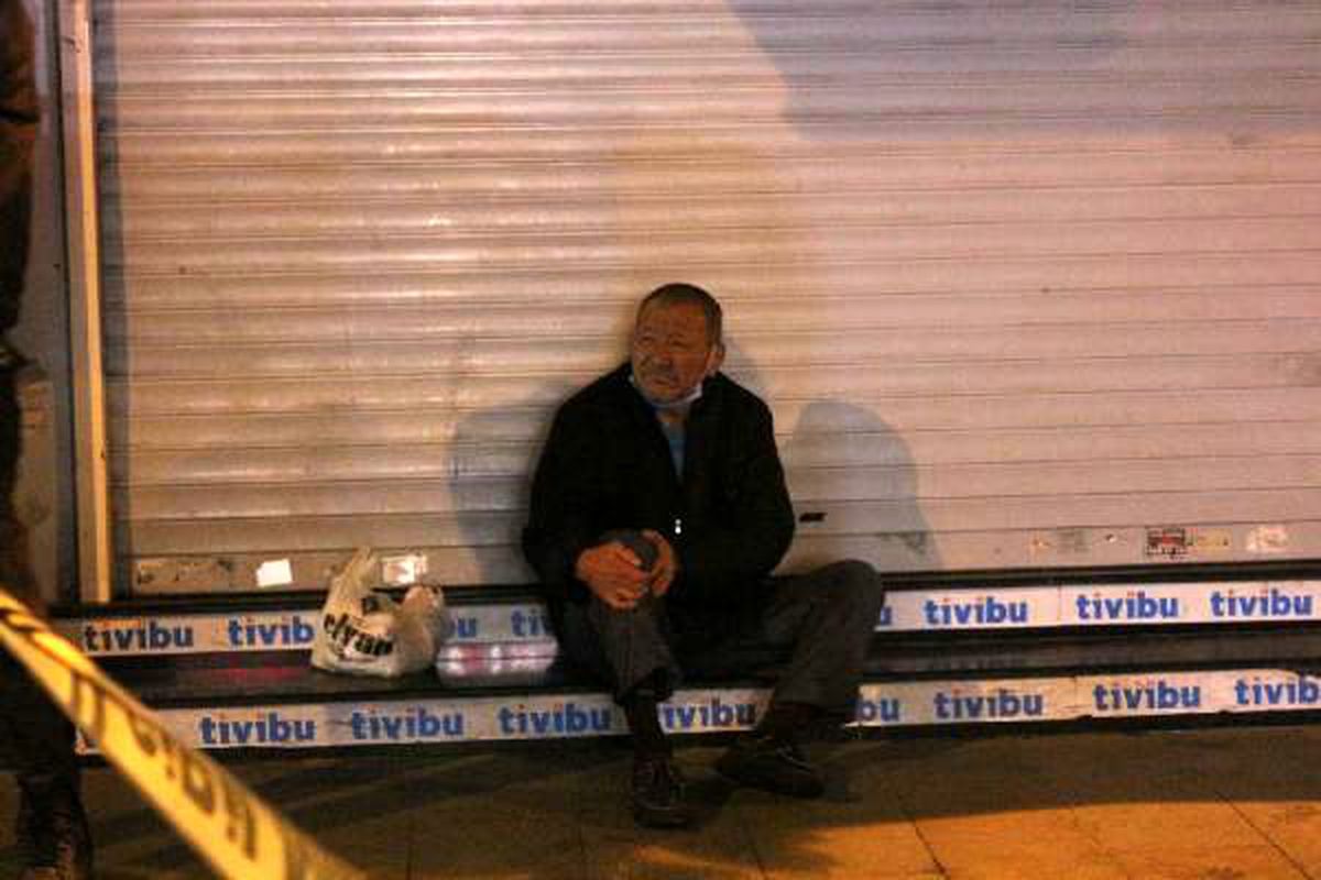 Kağıthane\'de, etrafa ateş açan saldırganlar bekçilerle çatıştı: 3 yaralı