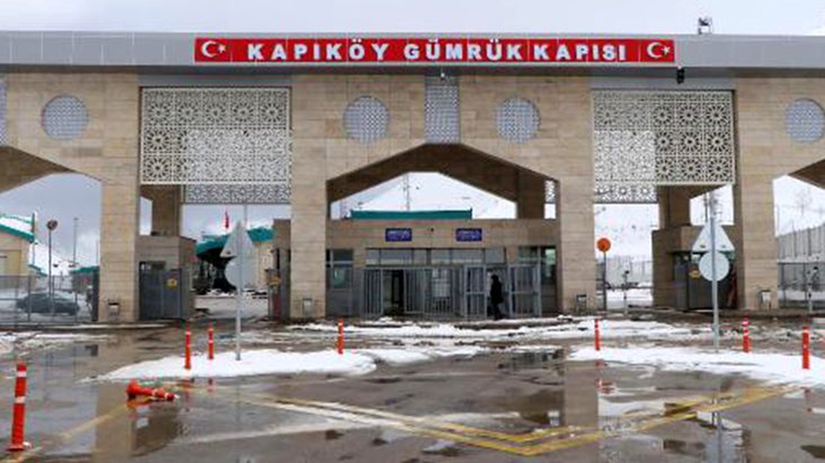 Kapıköy Gümrük Kapısı\'ndaki yolcu giriş ve çıkışları geçici süreyle durduruldu