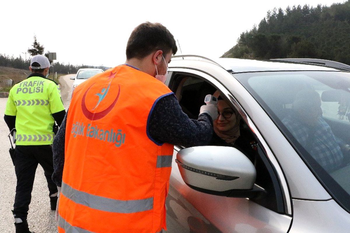 Karabük\'te kente giriş çıkışlar ateş ölçer cihazla kontrol altında