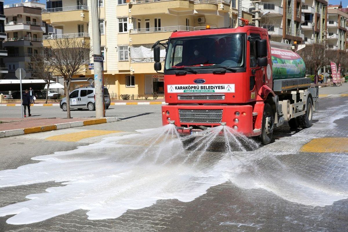 Karaköprü\'de yollar dezenfekte edildi