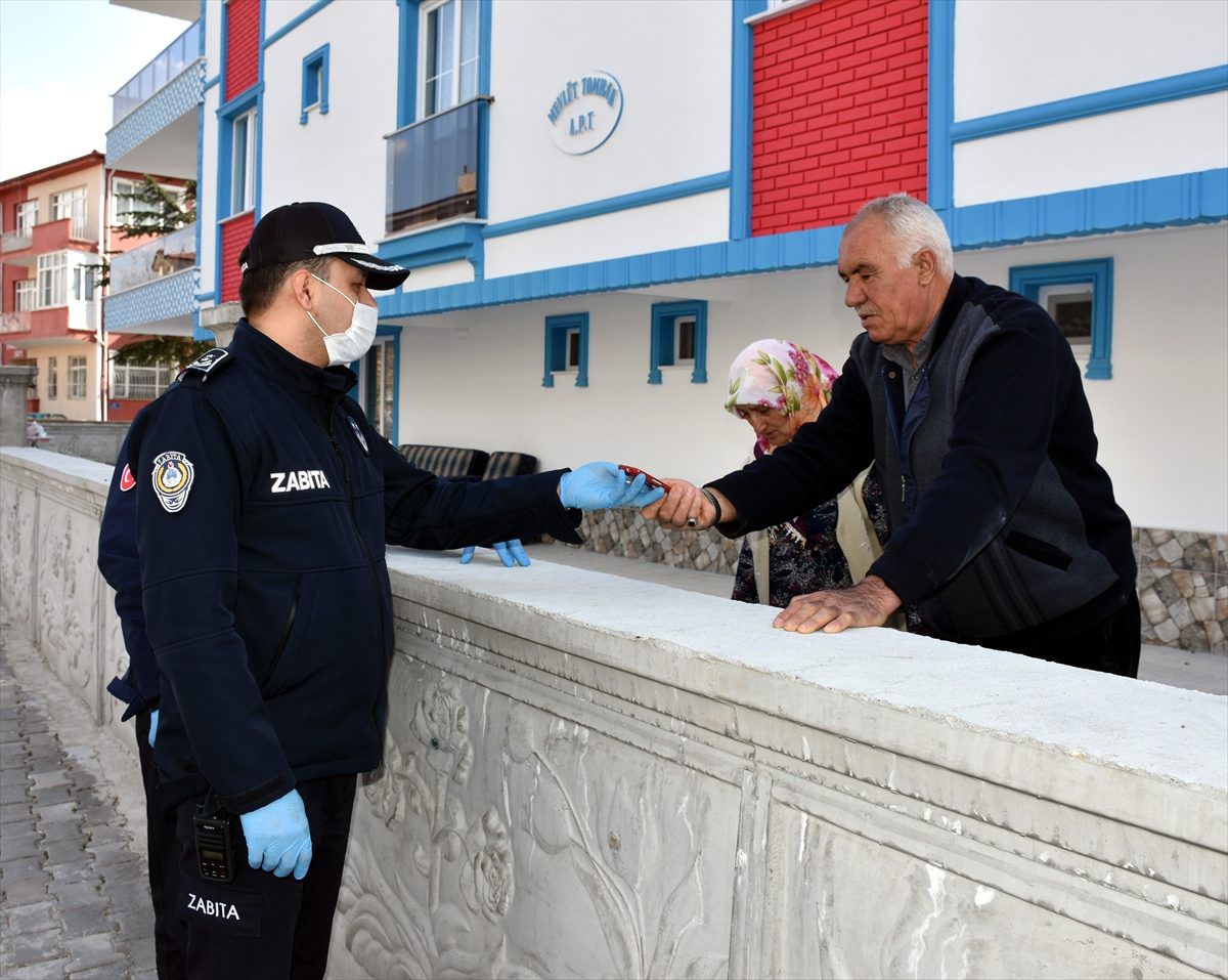 Kırıkkale\'de "Vefa Sosyal Destek Grubu" vatandaşların yardımına koşuyor