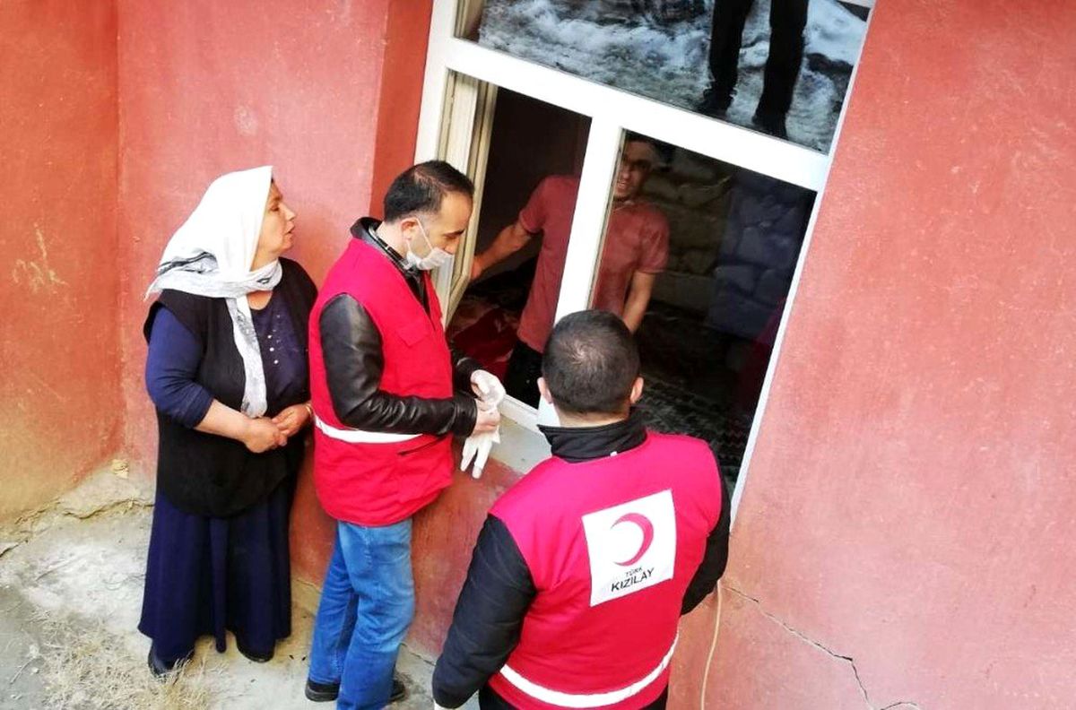 Kızılaydan yaşlılara destek