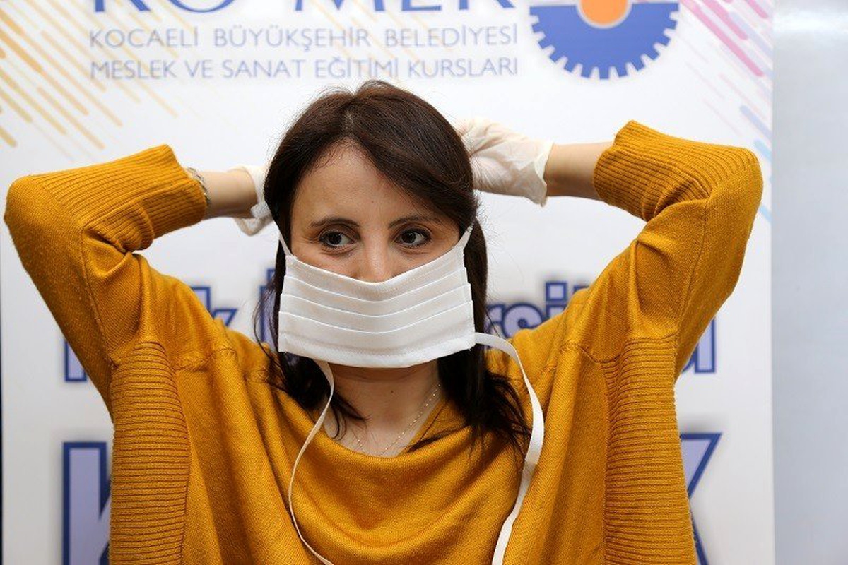 Kocaeli\'de \'Mesleki kurs merkezleri\' sağlık çalışanları için 100 bin maske üretiliyor