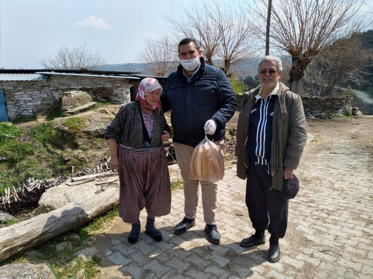 Koçarlı Belediyesi sokağa çıkamayanların yardımına koştu