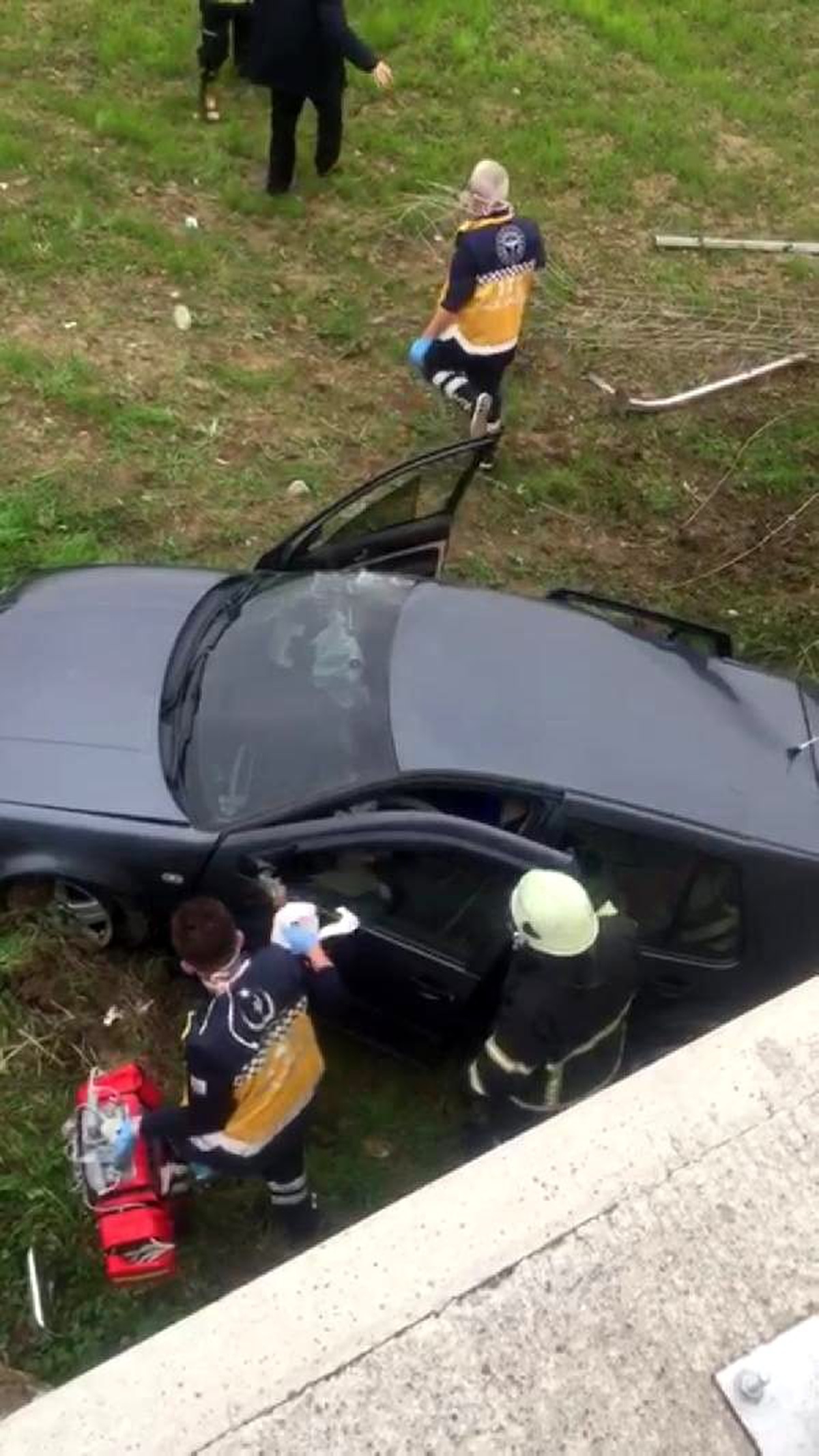 Köprüden uçan otomobilin sürücüsü öldü