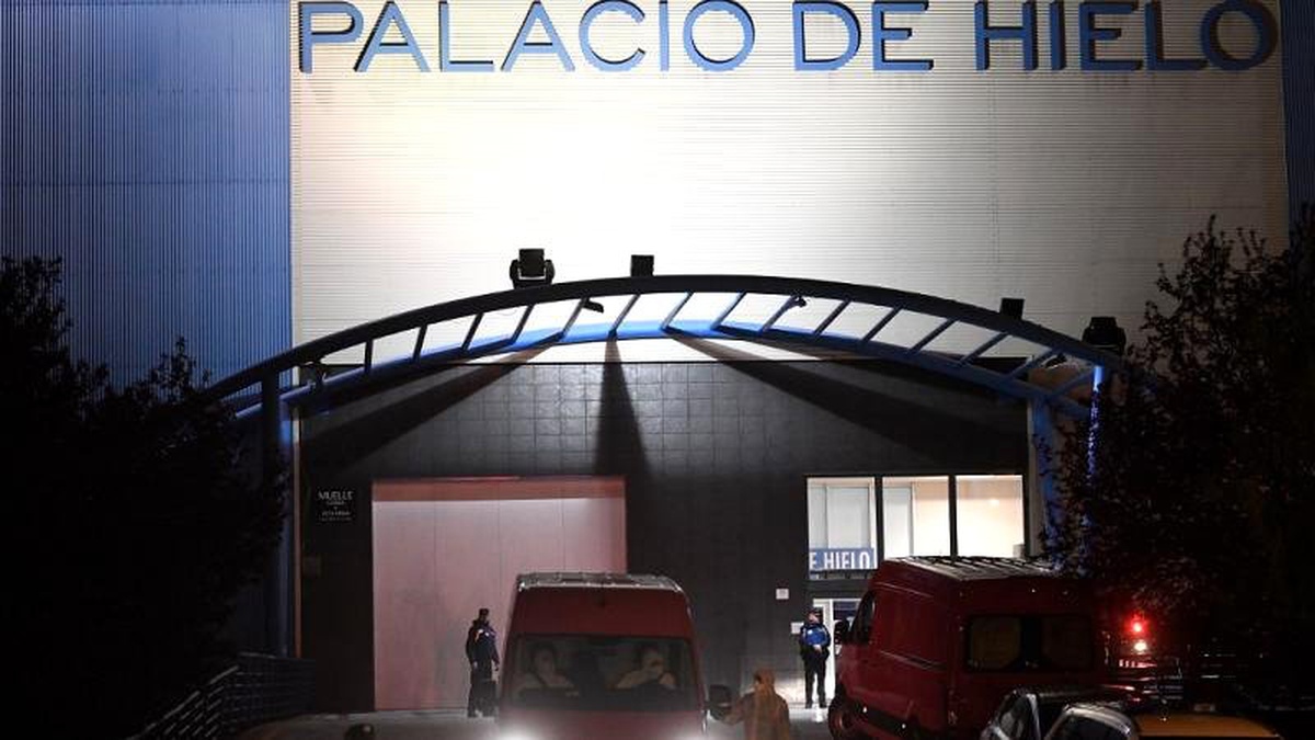 Madrid\'de buz pateni pisti Covid-19 kurbanlarına yönelik morga dönüştürüldü