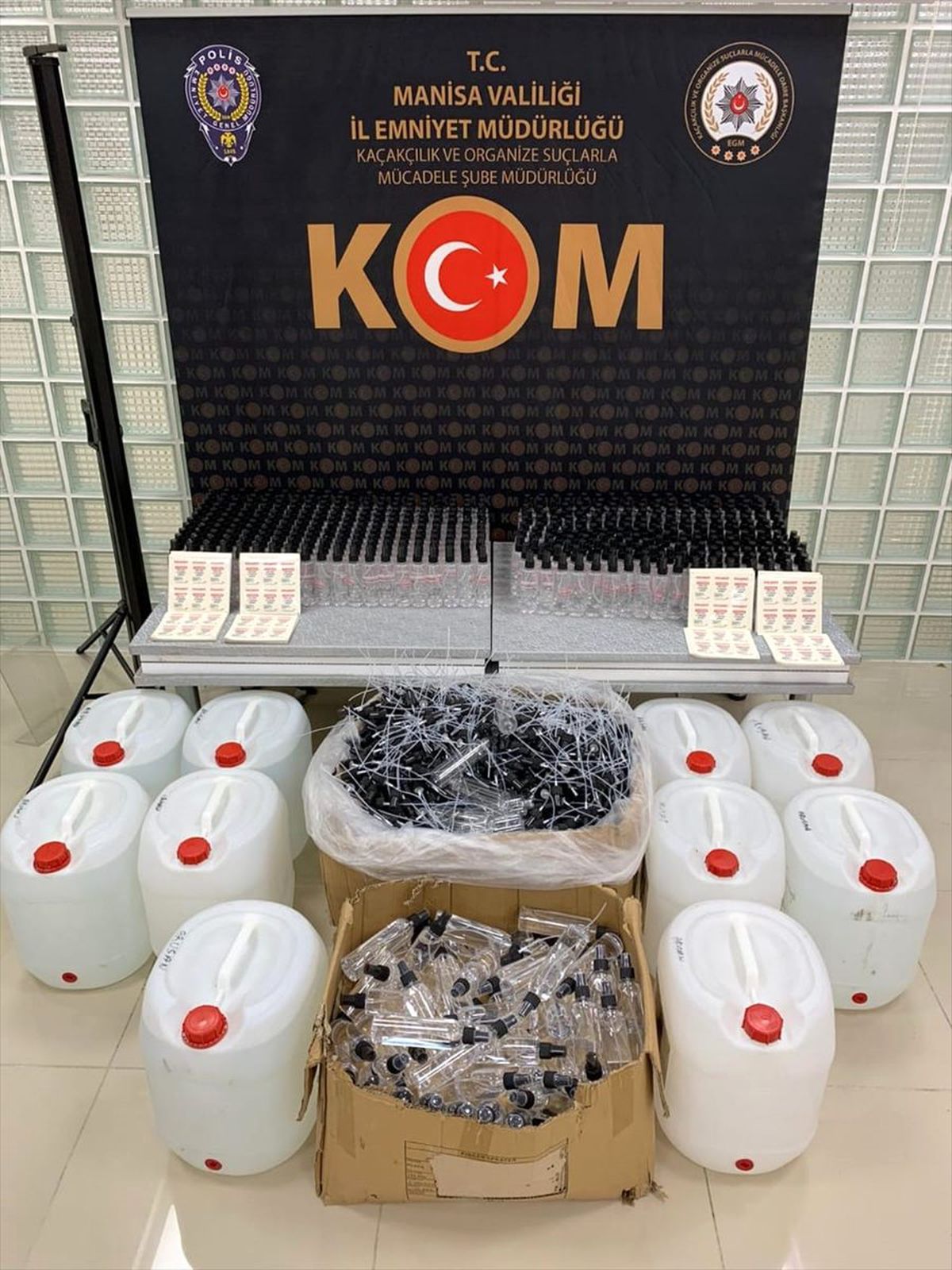 Manisa\'da 850 şişe sahte dezenfektan ele geçirildi