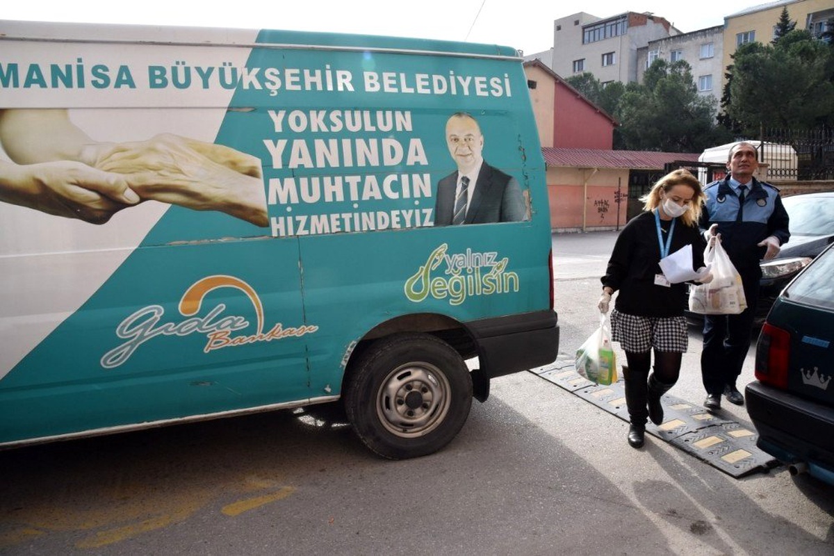 Manisa\'da gıda bankası evlere hizmet götürmeye başladı