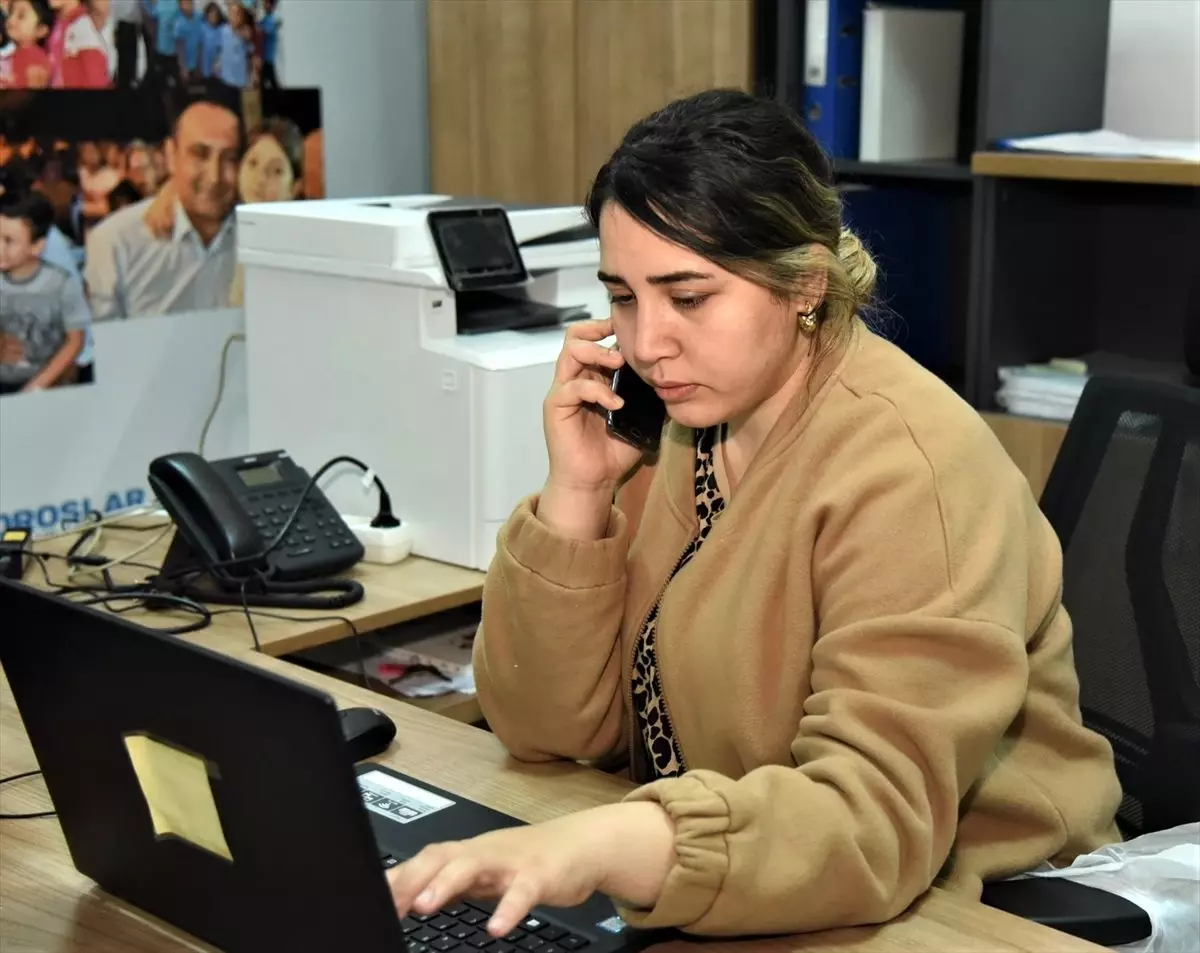 Mersin\'de koronavirüs nedeniyle evden çıkmayan yaşlılara "psikolojik destek" veriliyor