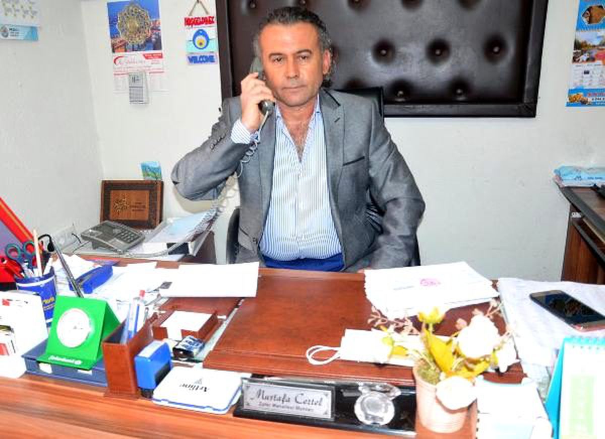 Muhtar, evden çıkamayan 65 yaş üstü vatandaşların ihtiyacını karşılıyor