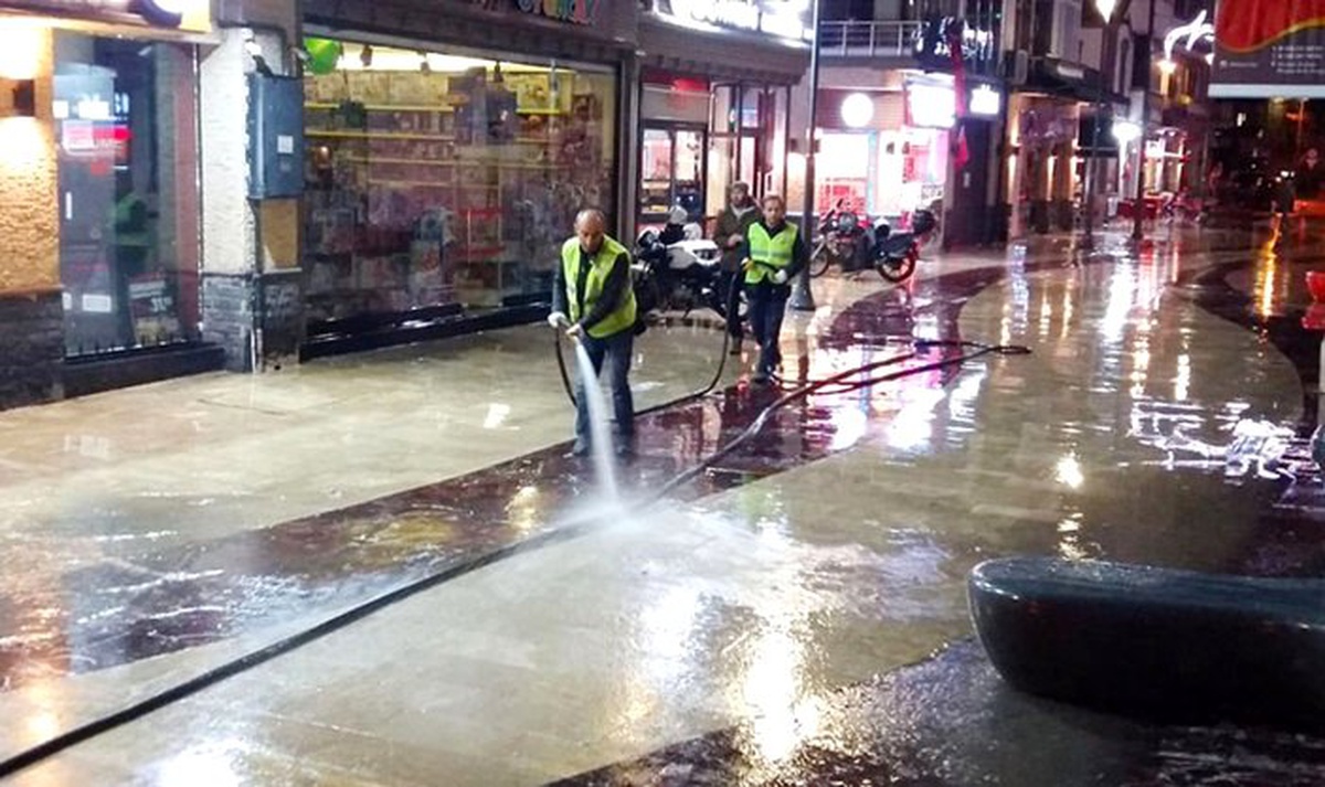 Ordu’da kalabalığın yoğun olduğu bölgeler dezenfekte ediliyor