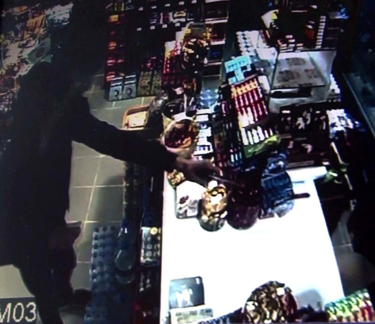(Özel) Silahlı gaspçı market sahibine doğum gününde kabusu yaşattı