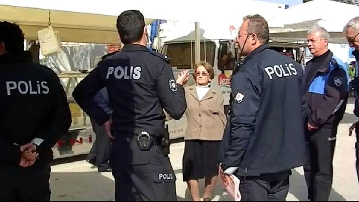 Pazar alışverişini kendisi yapmak için ısrar etti