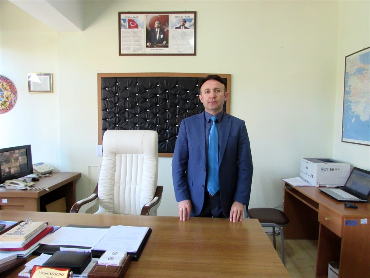Samsun\'daki halk eğitim merkezlerinde sağlık kuruluşları için maske üretiliyor