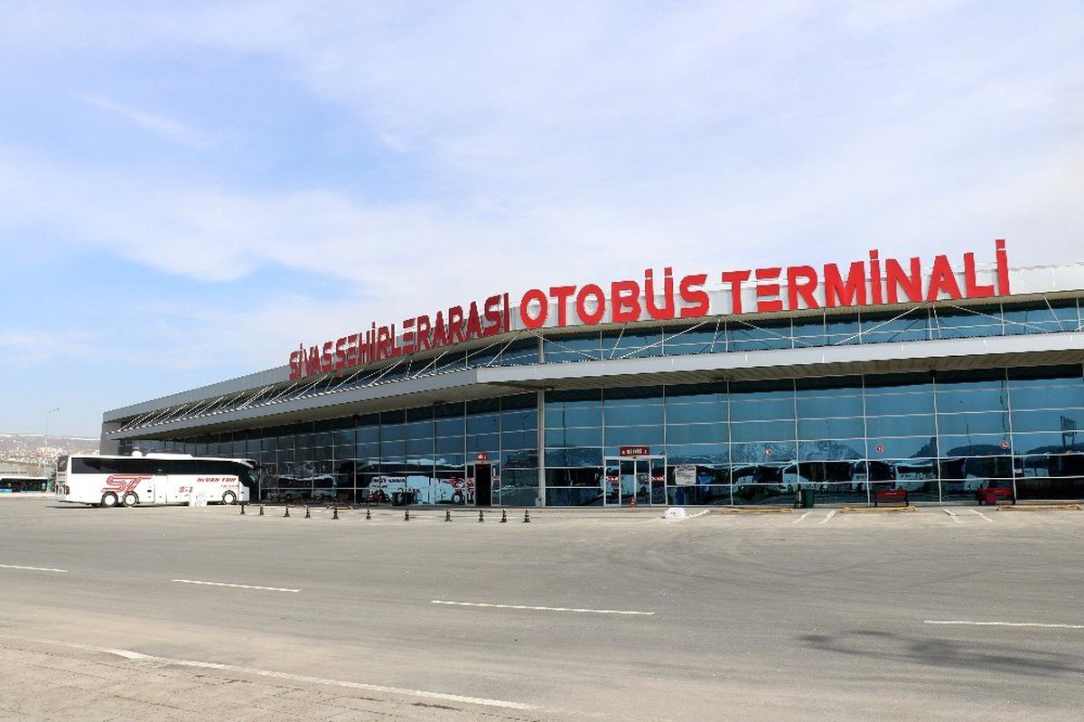 Sivas otogarında in cin top oynuyor