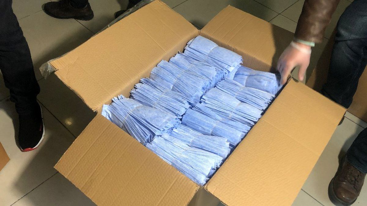 Tekstilin kalbi Bursa\'da sağlık açısından yetersiz 100 bin tıbbî maske ele geçirildi