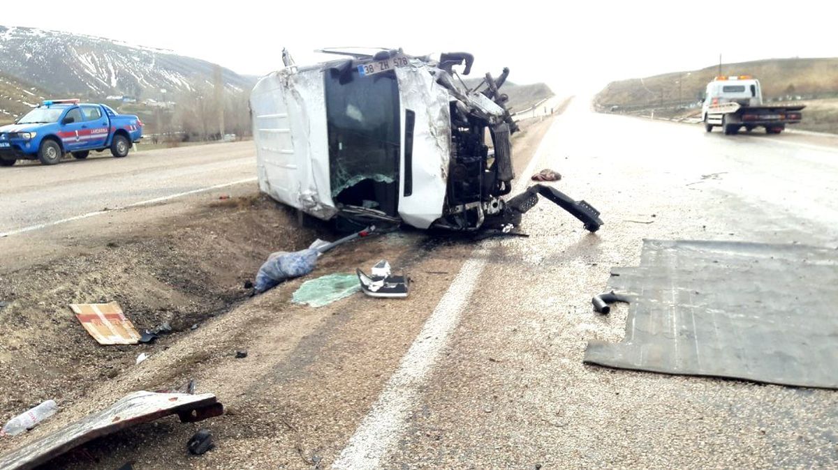 Trafik kazası 2 yaralı