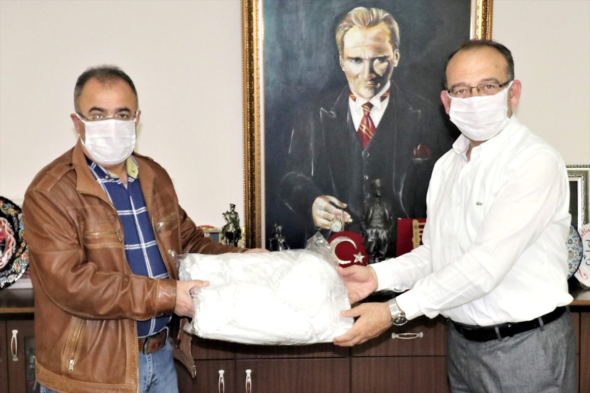Turgutlu Belediyesinden esnafa 4 bin tıbbi maske