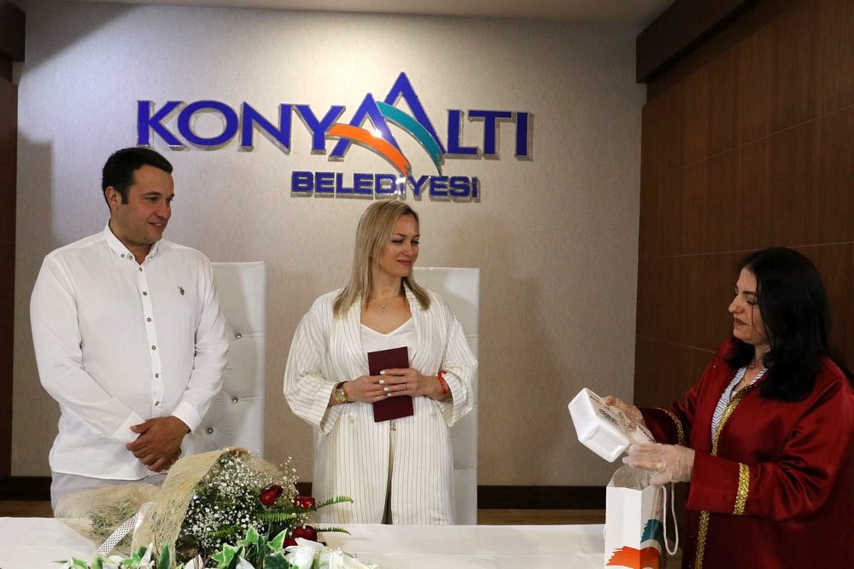 Ukraynalı gelin ve Türk damada \'korona\' paketi