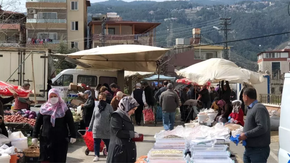 Uyarıları dikkate almayan yaşlılar pazarlara akın etti