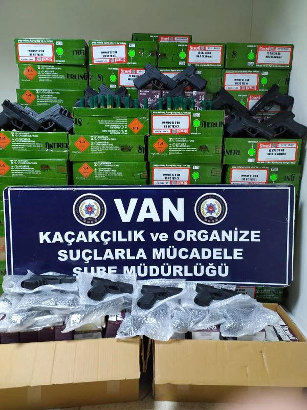 Van\'da 65 kurusıkı tabanca ele geçirildi