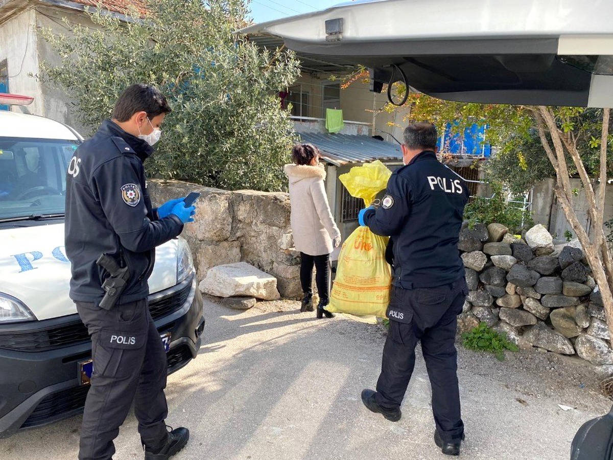 Yaşlı vatandaşların imdadına polis yetişti