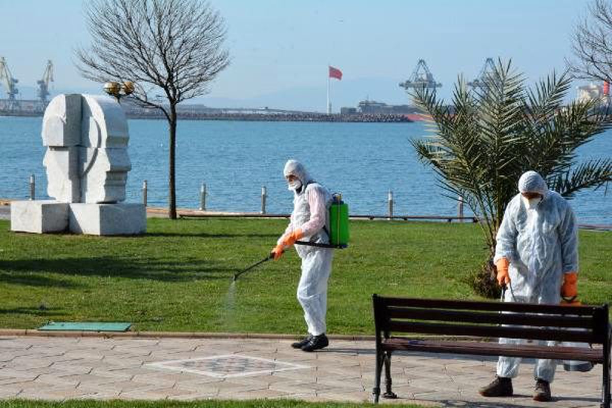 Zonguldak\'ta evden çıkamayanların ihtiyaçları karşılanıyor, yollar deniz suyuyla yıkanıyor
