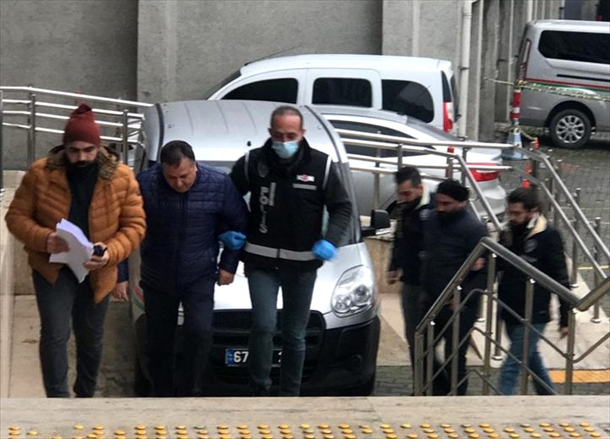 Zonguldak\'ta halk otobüsüne alınmayan yaşlıyı aşağıladığı iddia edilen 2 kişi yakalandı